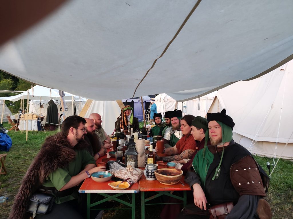 Was für eine schöne volle Tafel!